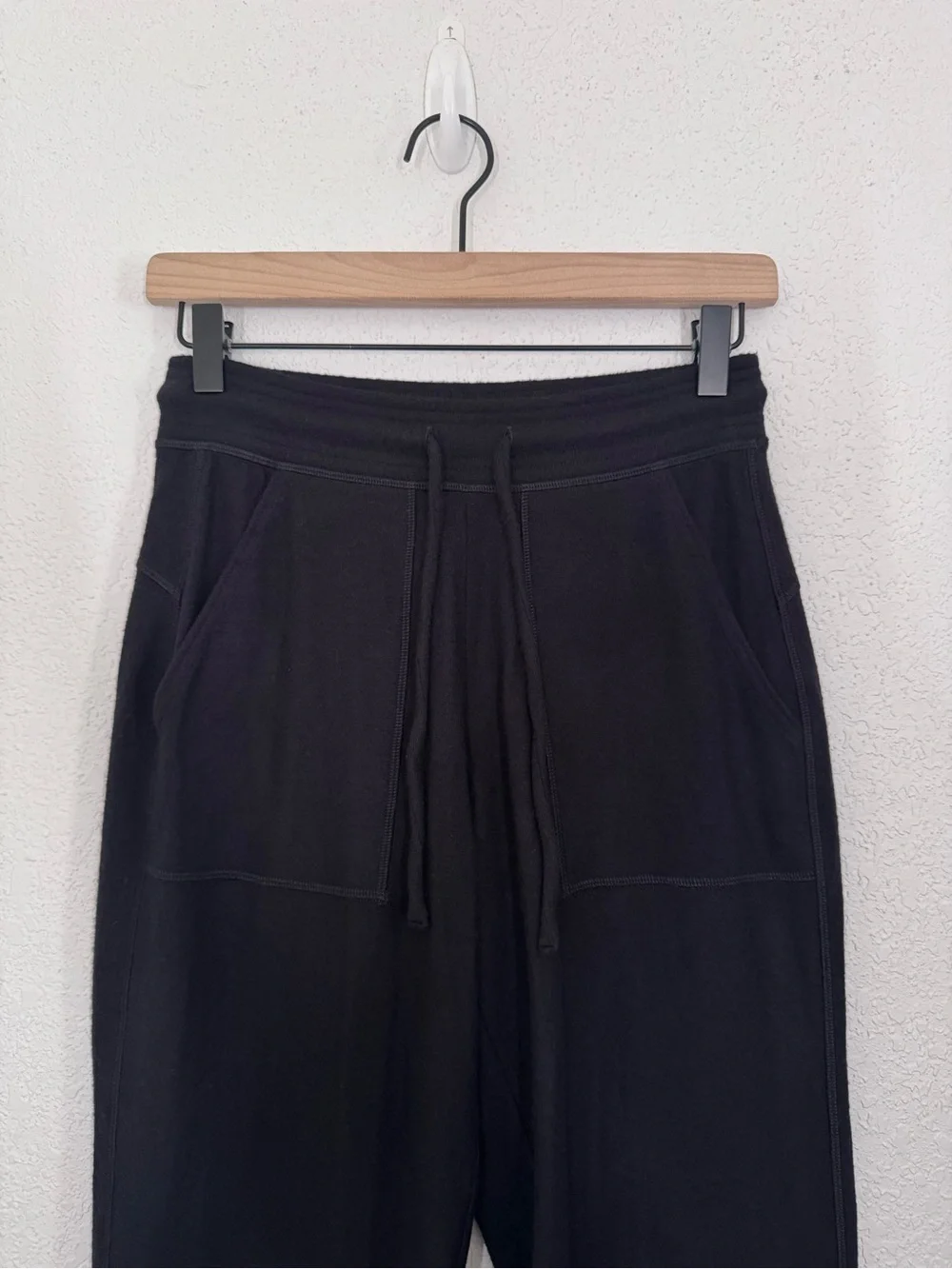 ALO Yoga AloLux Soho Jogger Sweatpants in Black Size XS